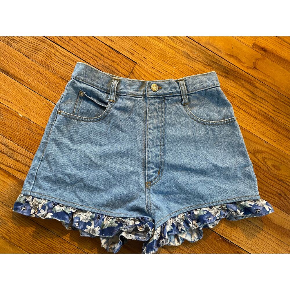 Concepts & Design Size 9 Denim Floral Ruffle Shorts